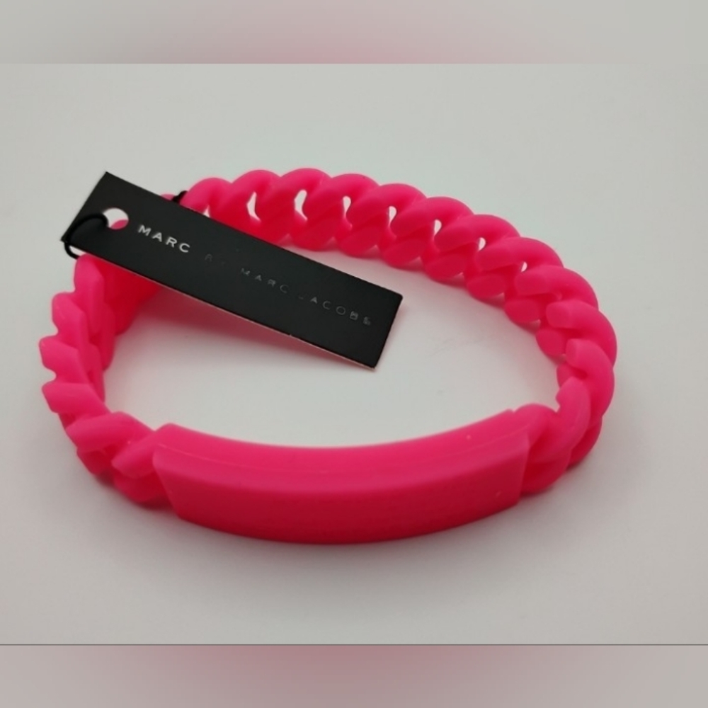 Marc By Marc Jacobs Stretchy Bold Pink Chain Bracelet NWT - Picture 1 of 3